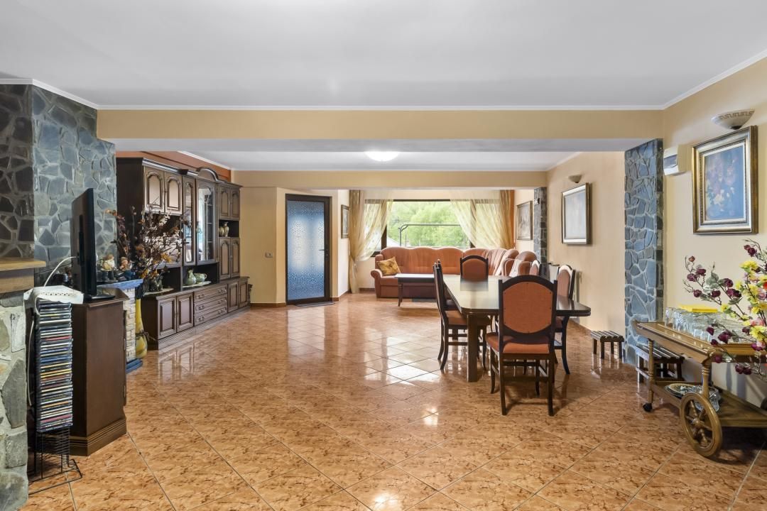 Casă cu 8 camere de vânzare în Zamora, Bușteni – fotografia 3 din 20