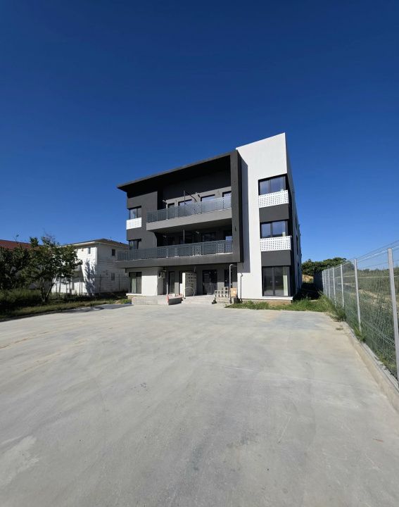 Apartament cu 2 camere de vânzare în Nord, Mamaia-Sat – fotografia 13 din 16