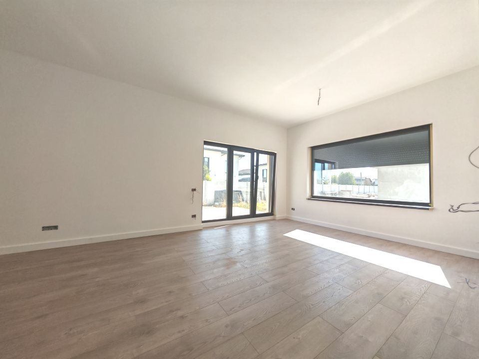 Casă cu 4 camere de vânzare în Est, Tunari – fotografia 9 din 27