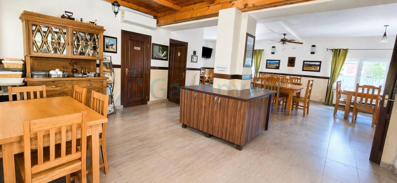 Proprietate cu 10 camere de vânzare în Central, Remetea – fotografia 8 din 24