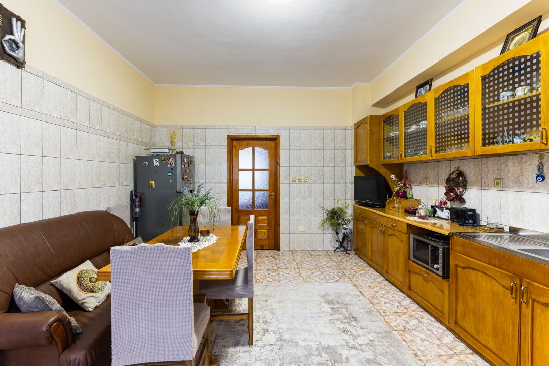 Casă cu 8 camere de vânzare în Faleza Nord, Constanța – fotografia 3 din 25