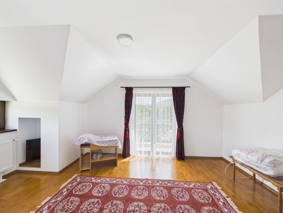Casă cu 10 camere de vânzare în Tohanu Nou – fotografia 28 din 46