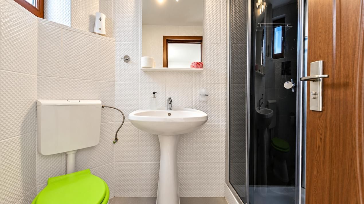 Casă cu 11 camere de vânzare în Central, Bușteni – fotografia 19 din 40