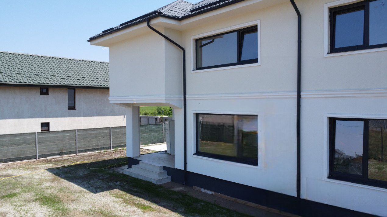 Casă cu 5 camere de vânzare în Dascalu – fotografia 3 din 33