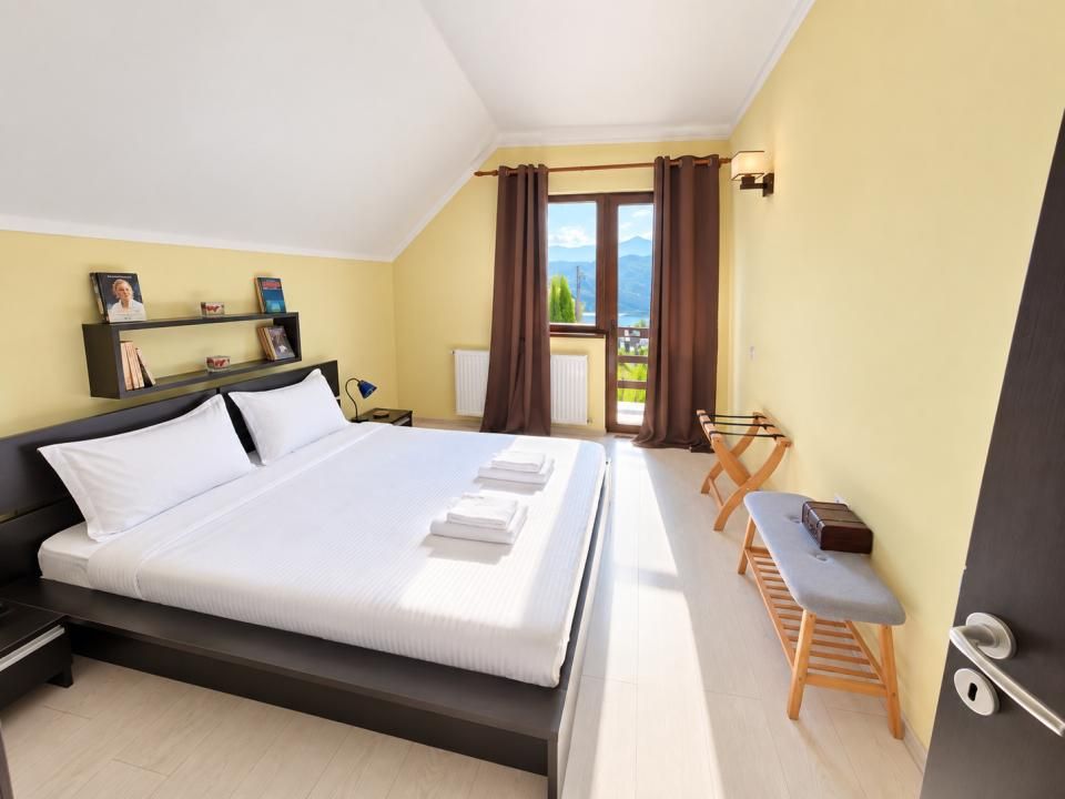 Casă cu 5 camere de vânzare în Buhalnita – fotografia 10 din 23