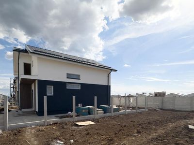 Casă cu 5 camere de vânzare în Central, Berceni – fotografia 3 din 15