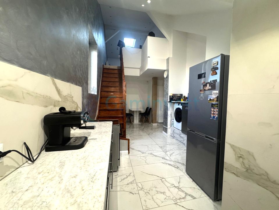 Apartament cu 3 camere de vânzare în Central, Oradea – fotografia 1 din 11