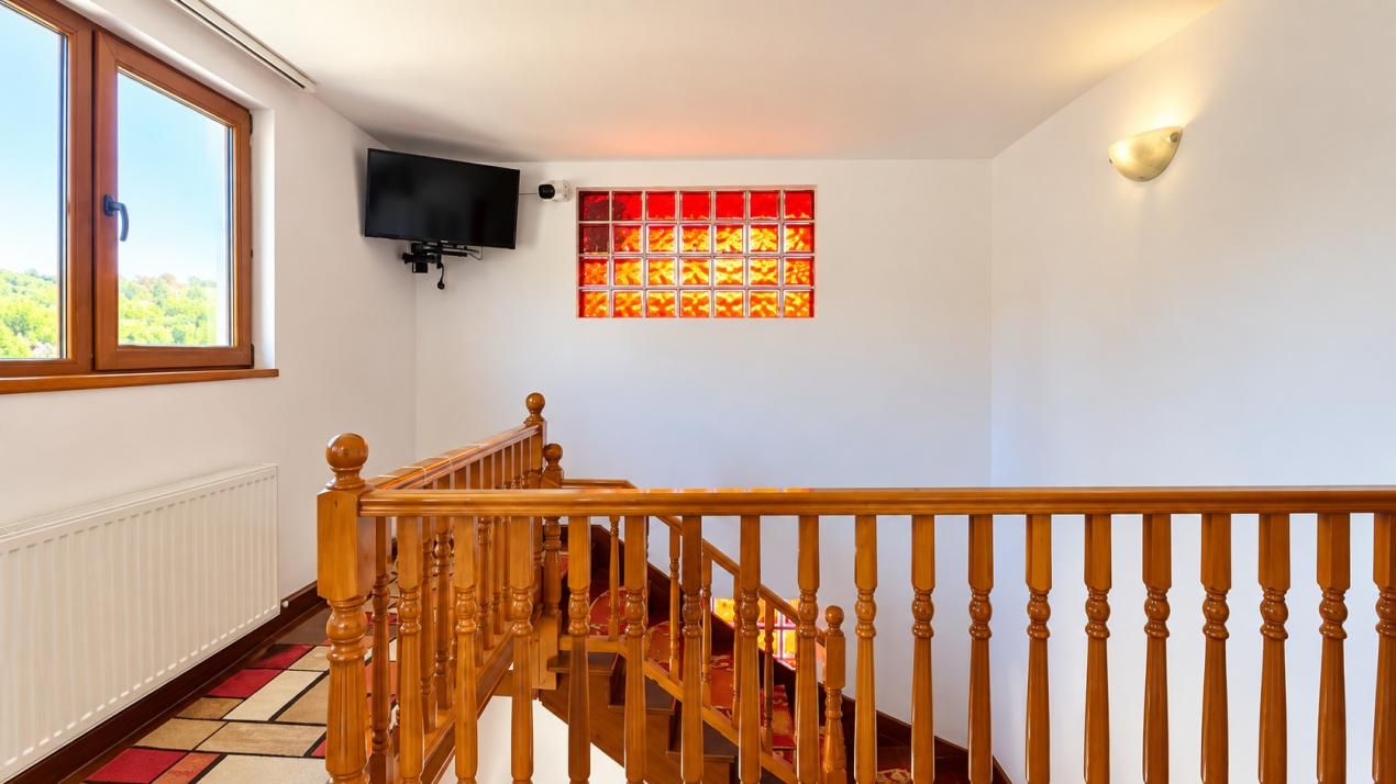 Casă cu 11 camere de vânzare în Central, Bușteni – fotografia 35 din 40