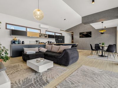 Casă cu 3 camere de închiriat în Stupini, Brașov – fotografia 2 din 18
