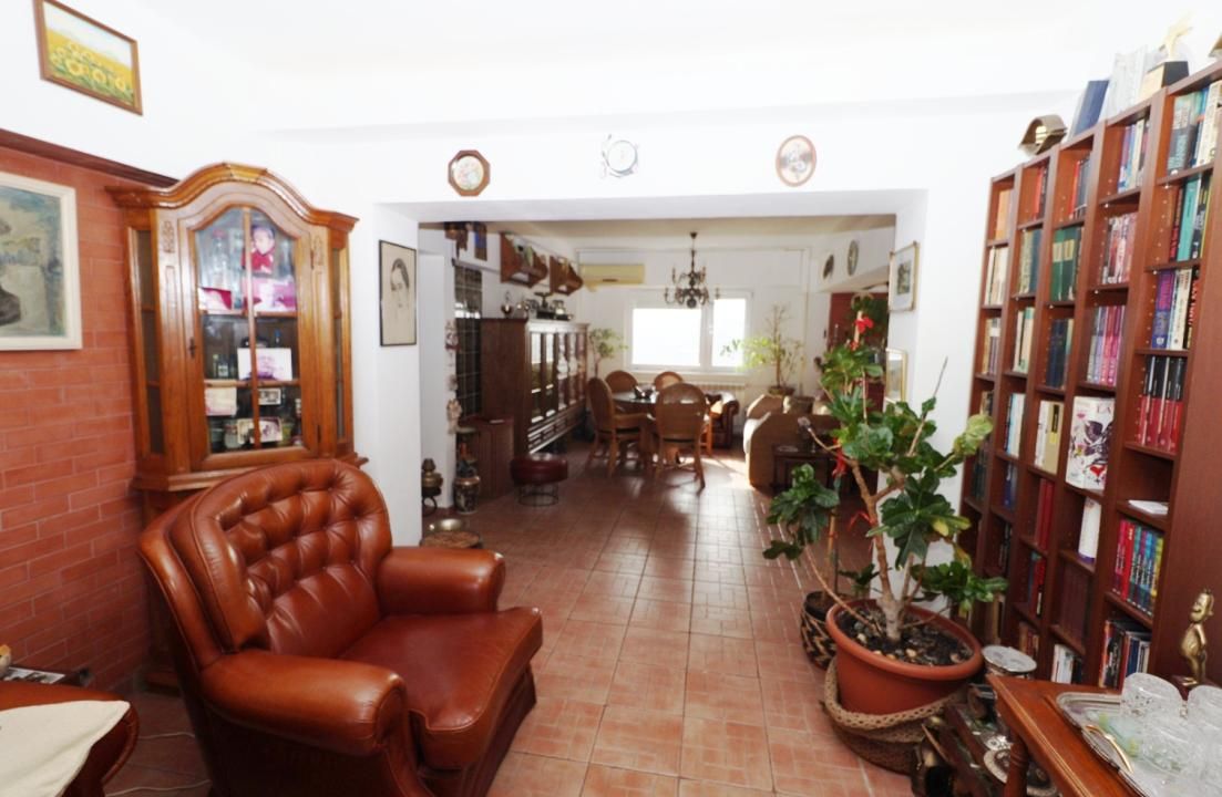 Apartament cu 4 camere de vânzare în Victoriei, București – fotografia 3 din 19