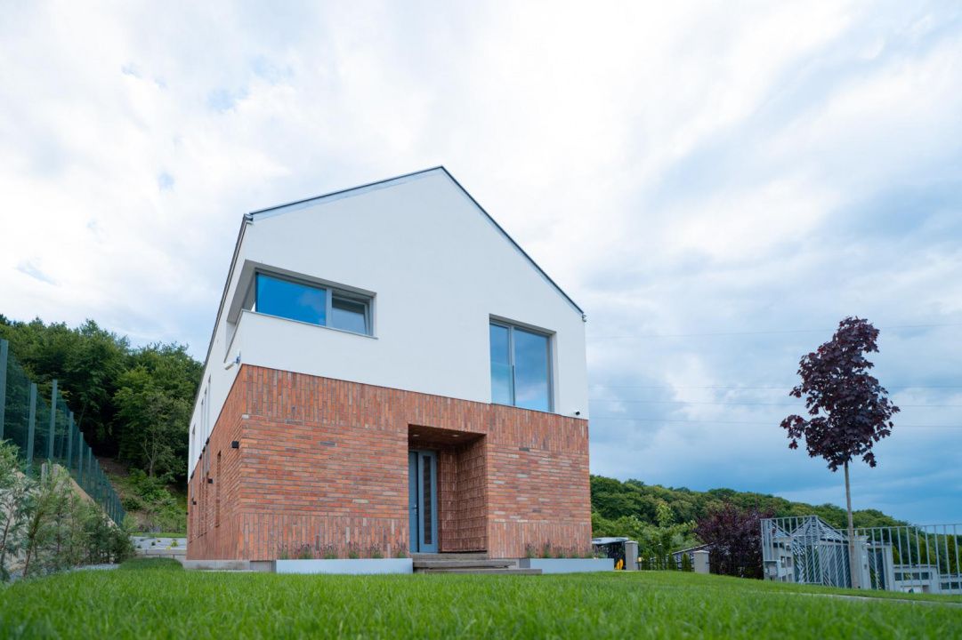Casă cu 5 camere de vânzare în Feleacu – fotografia 1 din 39