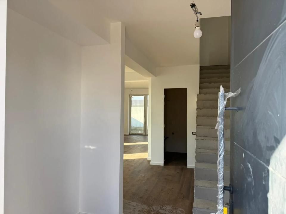 Casă cu 4 camere de vânzare în Tunari – fotografia 22 din 26