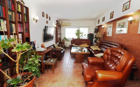 Apartament cu 4 camere de vânzare în 1 Mai, București