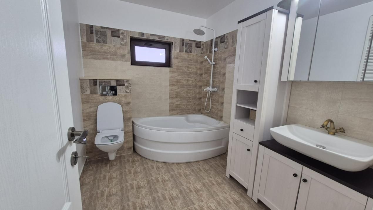 Casă cu 3 camere de vânzare în Central, Geamana – fotografia 8 din 17