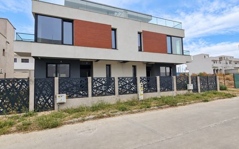 Casă cu 4 camere de vânzare în Sud, Ovidiu