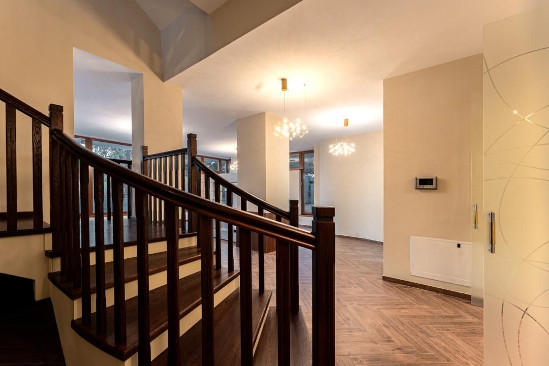 Casă cu 7 camere de vânzare în Mogoșoaia – fotografia 6 din 26