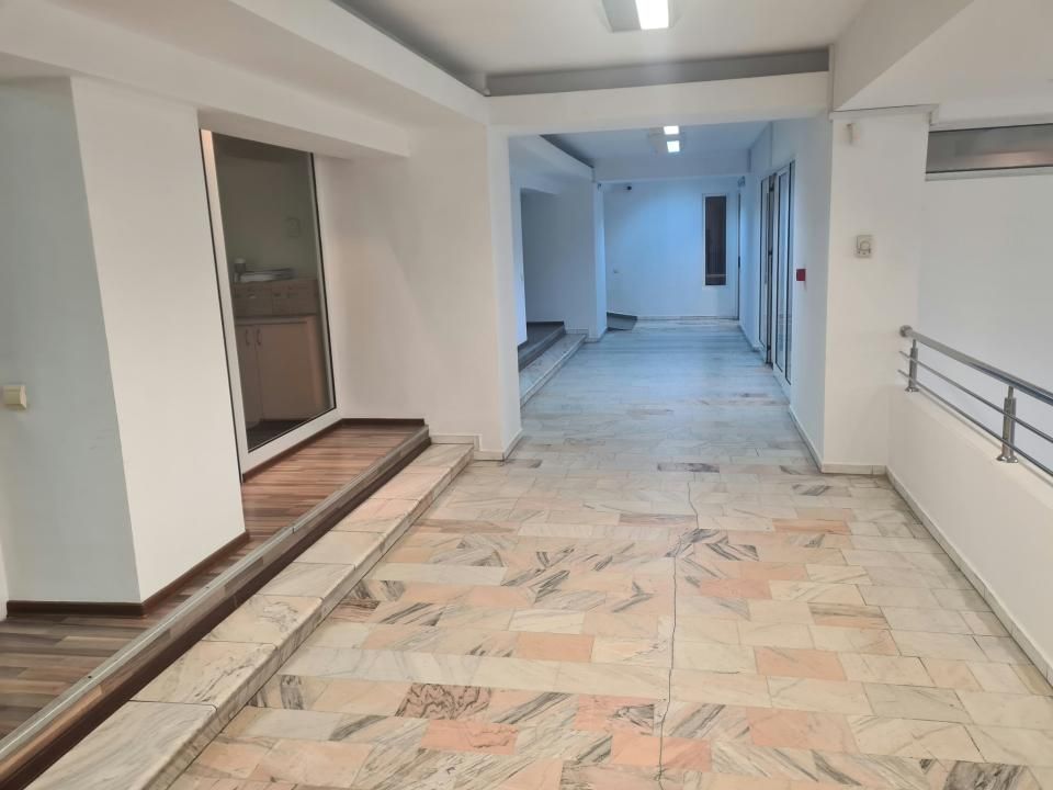 Spațiu comercial cu 10 camere de vânzare – fotografia 11 din 13