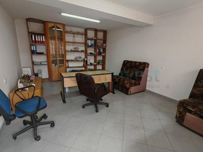 Spațiu comercial cu 6 camere de vânzare în Aleșd – fotografia 3 din 3