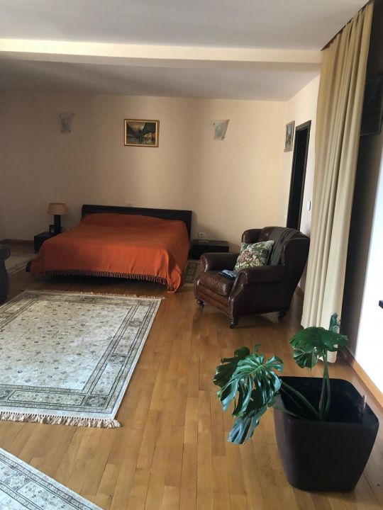 Casă cu 13 camere de vânzare în Exterior Est, Crevedia – fotografia 29 din 54