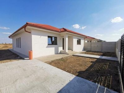 Casă cu 4 camere de vânzare în Sântandrei – fotografia 3 din 11