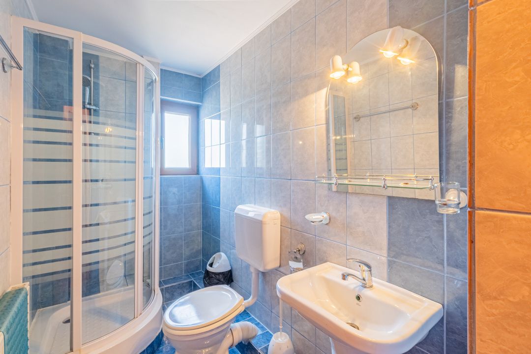 Casă cu 10 camere de vânzare în Râșnov – fotografia 32 din 35