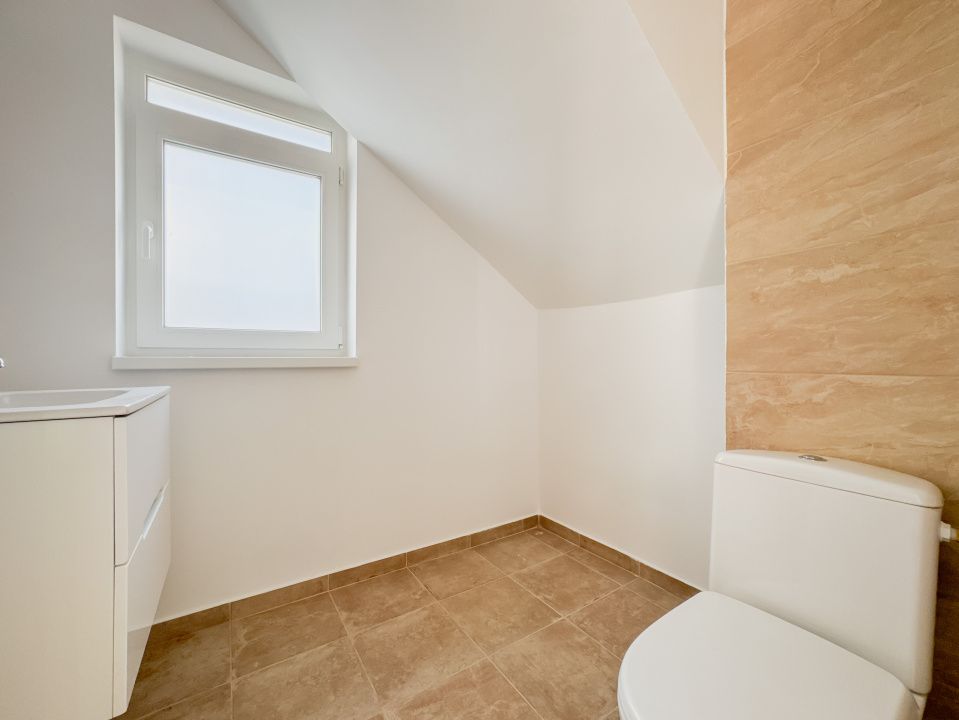Casă cu 4 camere de vânzare în Nord-Vest, Sabareni – fotografia 16 din 21