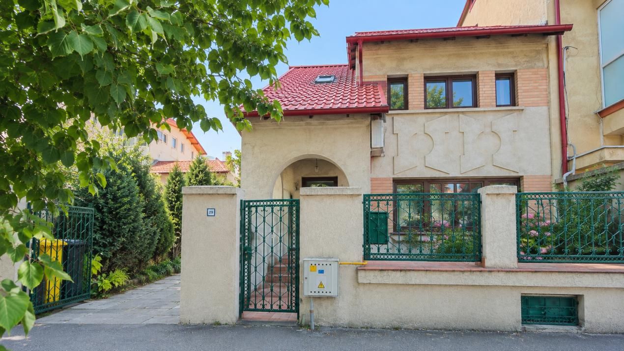 Casă cu 9 camere de vânzare în Cotroceni, București – fotografia 2 din 46
