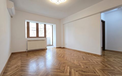 Apartament cu 3 camere de vânzare în Inel II, Constanța
