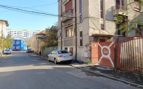 Apartament cu 4 camere de vânzare în Unirii, București