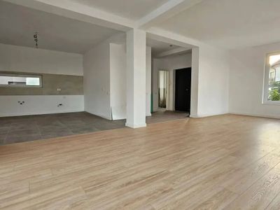 Casă cu 4 camere de vânzare în Central, Otopeni – fotografia 4 din 18