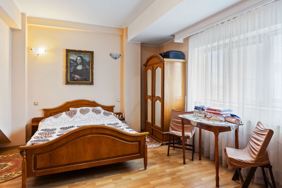 Casă cu 8 camere de vânzare în Faleza Nord, Constanța – fotografia 13 din 25