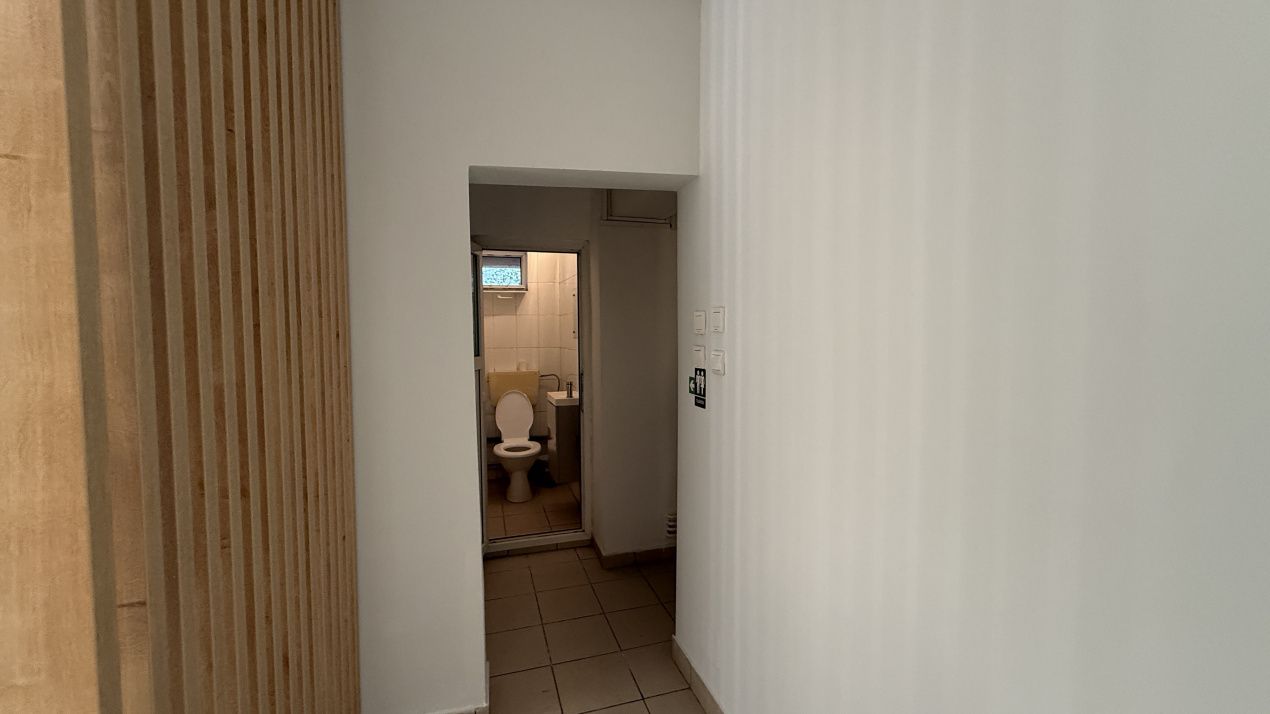 Spațiu comercial cu 1 cameră de închiriat în Uverturii, București – fotografia 5 din 9