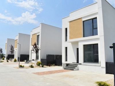 Casă cu 5 camere de vânzare în Sud, Tunari – fotografia 2 din 15