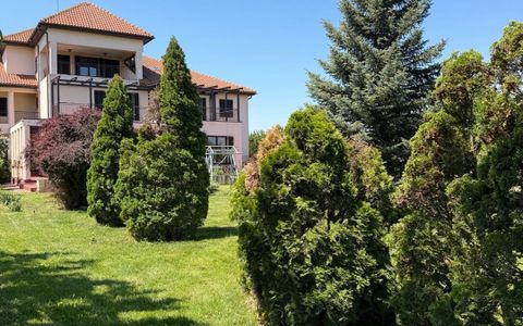 Casă cu 13 camere de vânzare în Exterior Est, Crevedia