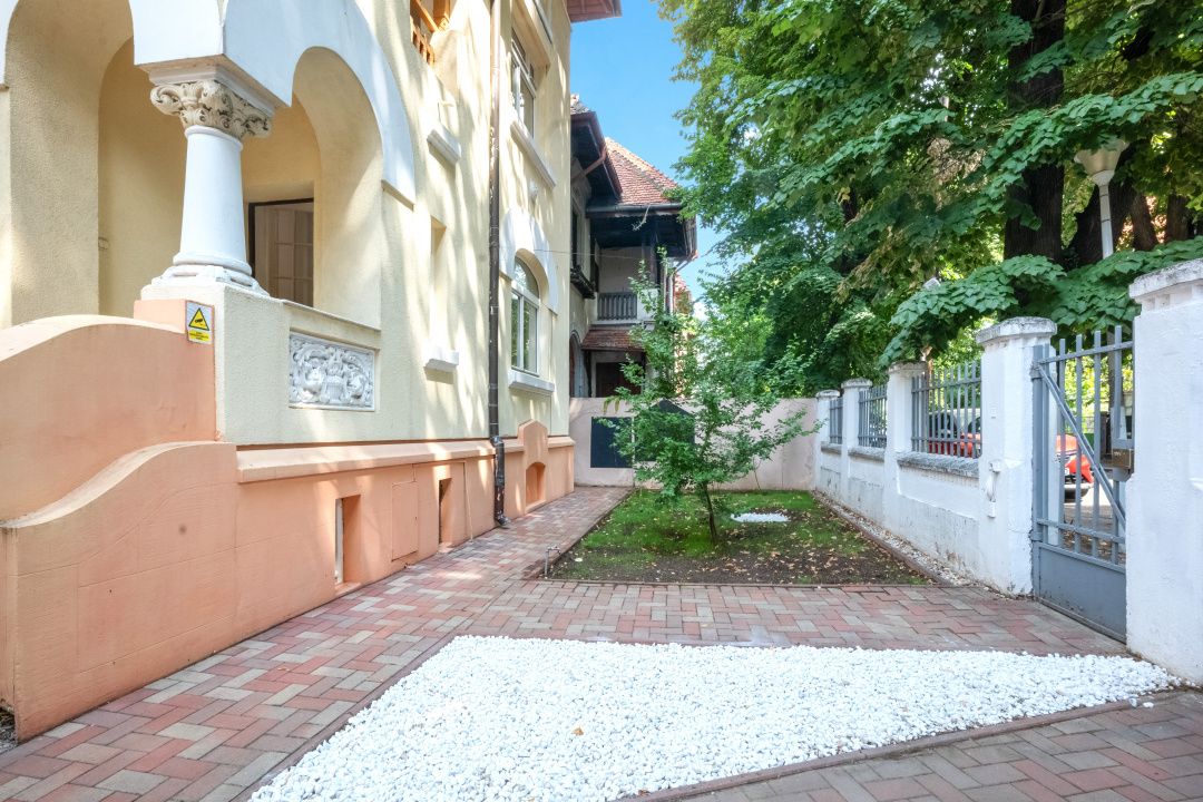 Casă cu 8 camere de vânzare în Kiseleff, București – fotografia 2 din 38