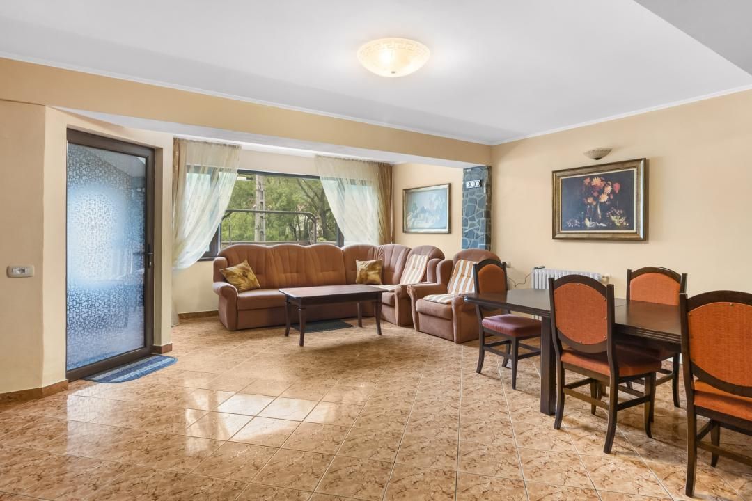 Casă cu 8 camere de vânzare în Zamora, Bușteni – fotografia 4 din 20