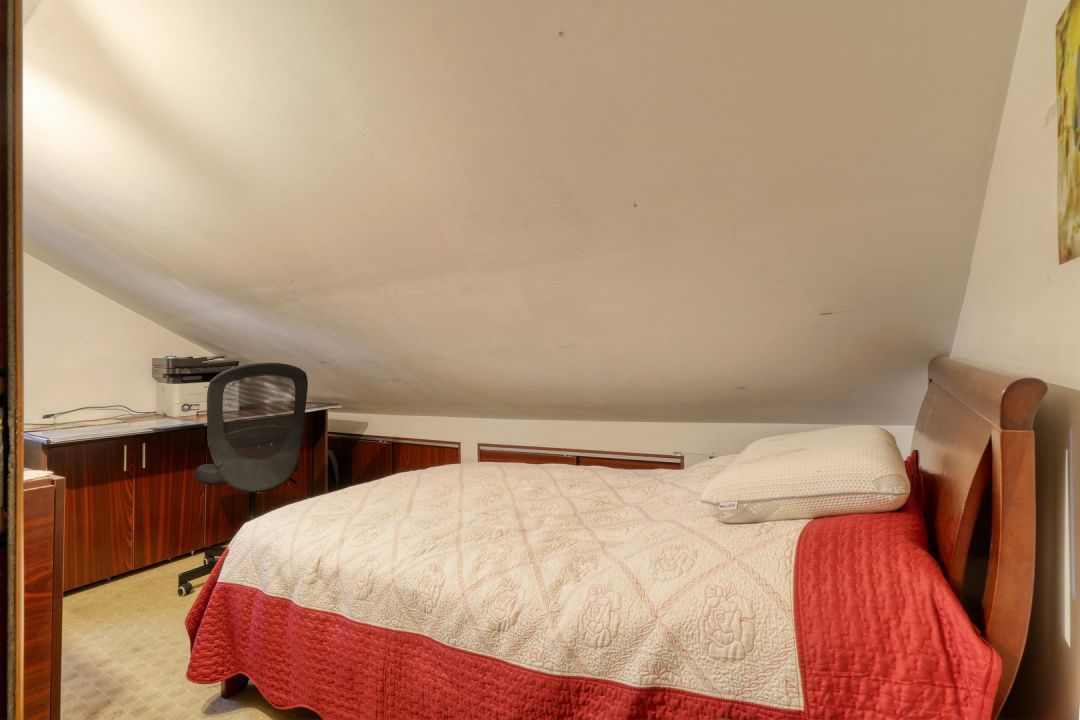 Casă cu 8 camere de vânzare în Mogoșoaia – fotografia 21 din 24