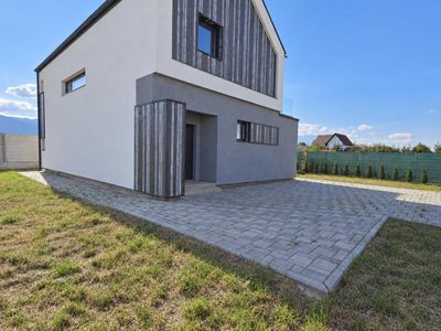 Casă cu 5 camere de vânzare în Central, Cristian – fotografia 4 din 26