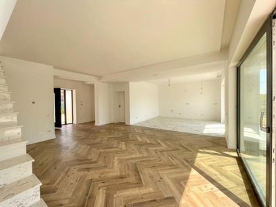 Casă cu 5 camere de vânzare în Tunari – fotografia 4 din 23