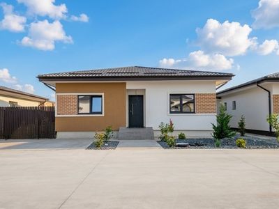 Casă cu 5 camere de vânzare în Central, Tunari – fotografia 3 din 20