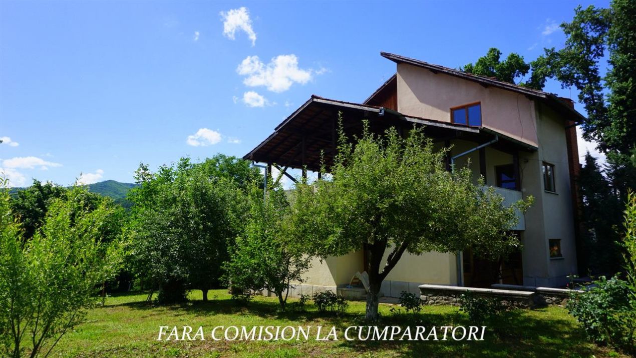 Casă cu 7 camere de vânzare în Daesti – fotografia 9 din 44