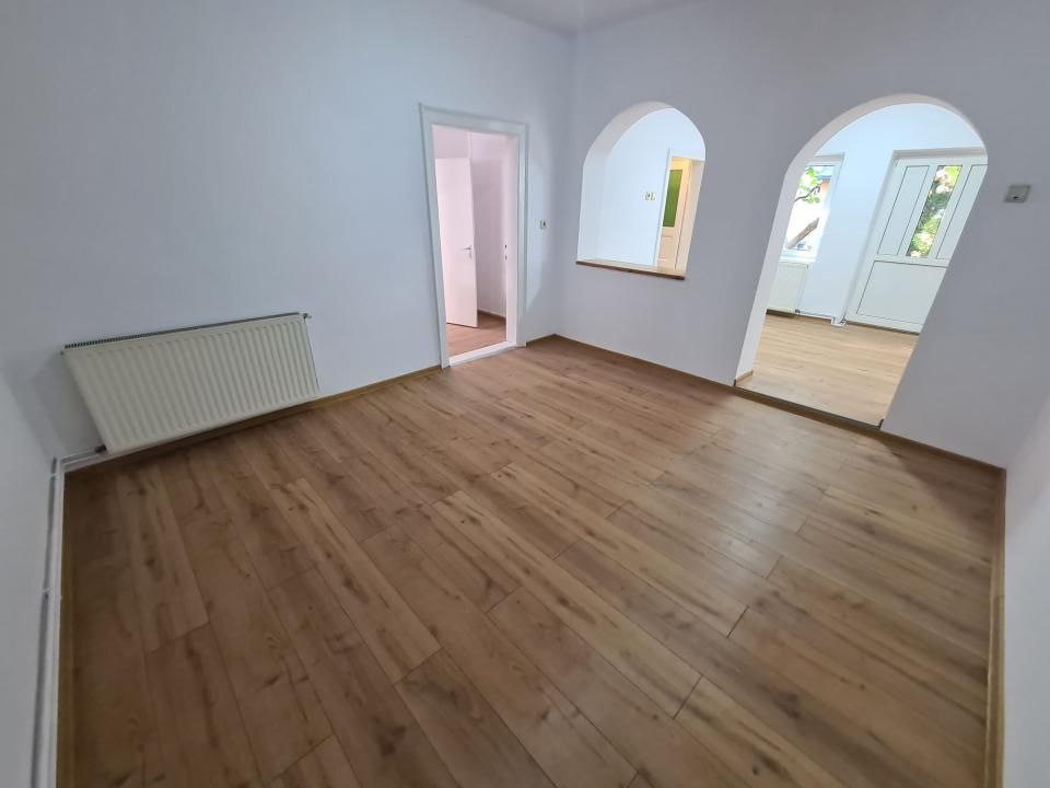 Casă cu 7 camere de vânzare în Sud, Câmpina – fotografia 22 din 24