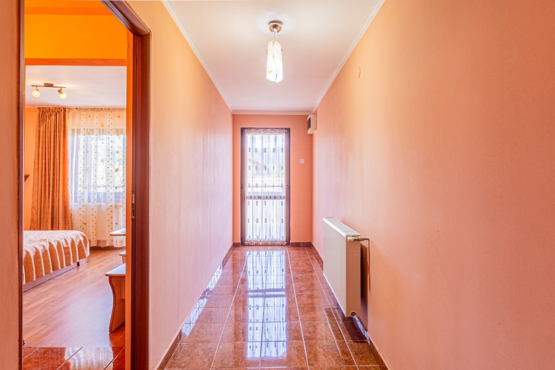 Casă cu 10 camere de vânzare în Râșnov – fotografia 29 din 35