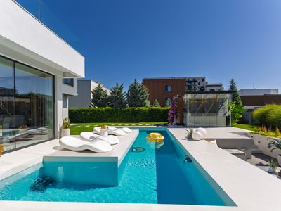 Casă cu 5 camere de vânzare în Tomis Plus, Constanța – fotografia 2 din 33