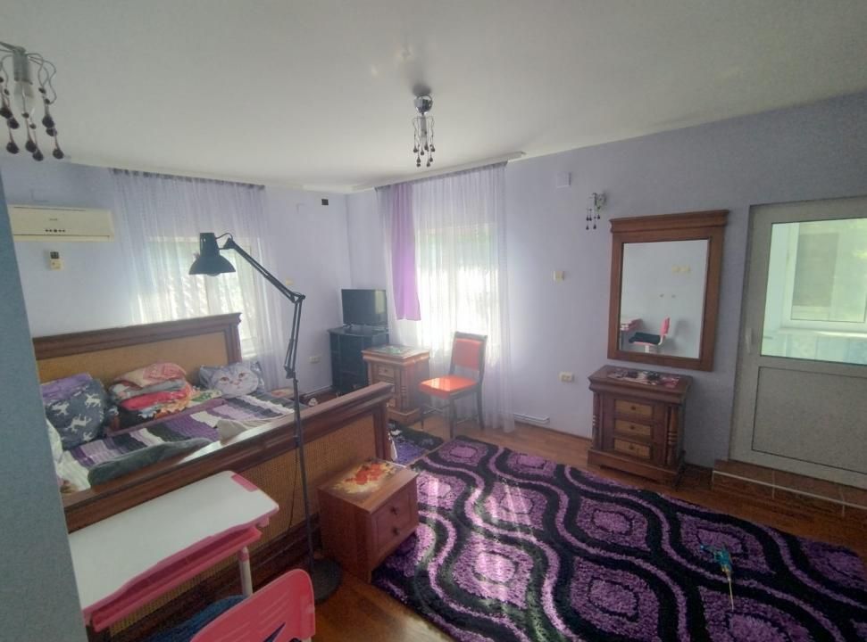 Casă cu 9 camere de vânzare în Ștefănești – fotografia 9 din 13