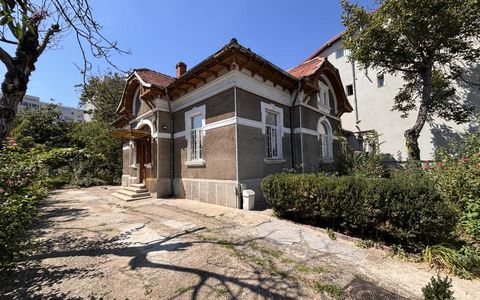 Casă cu 10 camere de vânzare în Foisorul de Foc, București