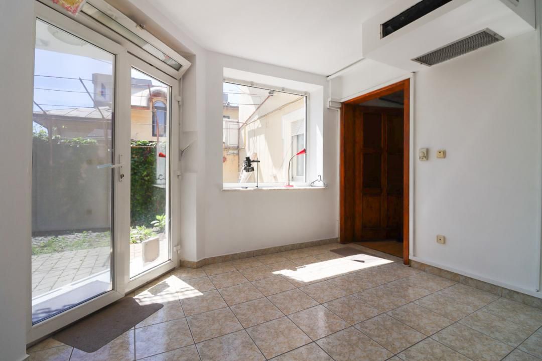 Casă cu 9 camere de închiriat în Tei, București – fotografia 21 din 22