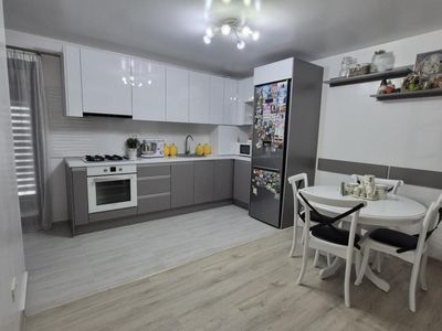Casă cu 3 camere de vânzare în Central, Geamana – fotografia 2 din 17