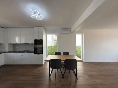 Casă cu 5 camere de închiriat în Tunari – fotografia 2 din 26