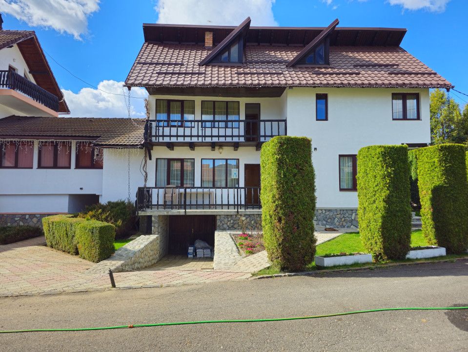 Casă cu 5 camere de închiriat în Moieciu de Jos – fotografia 1 din 18